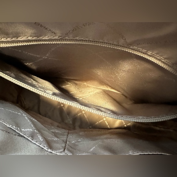 Michael Kors Charolette Top Zip Tote in Signature logo. - Picture 2 of 9